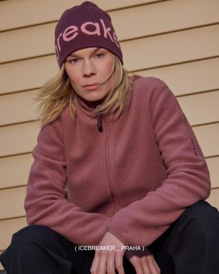 Icebreaker Merino Beanie Lehká, hřejivá a přirozeně prodyšná. Čepice Icebreaker Merino Beanie kombinuje merino vlnu a...